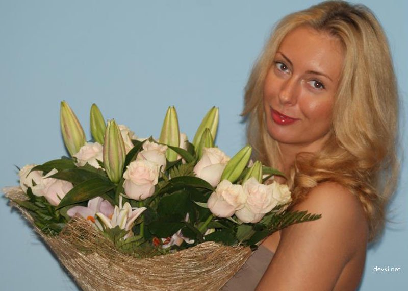Russian Model's Private Nude Photos: Explicit Content for Adults Only