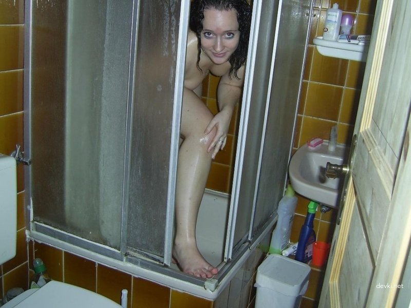 Selfie Obsessed: Russian Beauty Loves to Photograph Herself