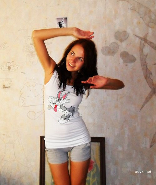 College Student Goes Wild as a Model: Explicit Photoshoot
