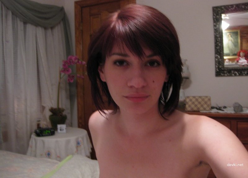 Seductive Pouty Girl: Hot and Steamy Photoshoot with Sultry Model