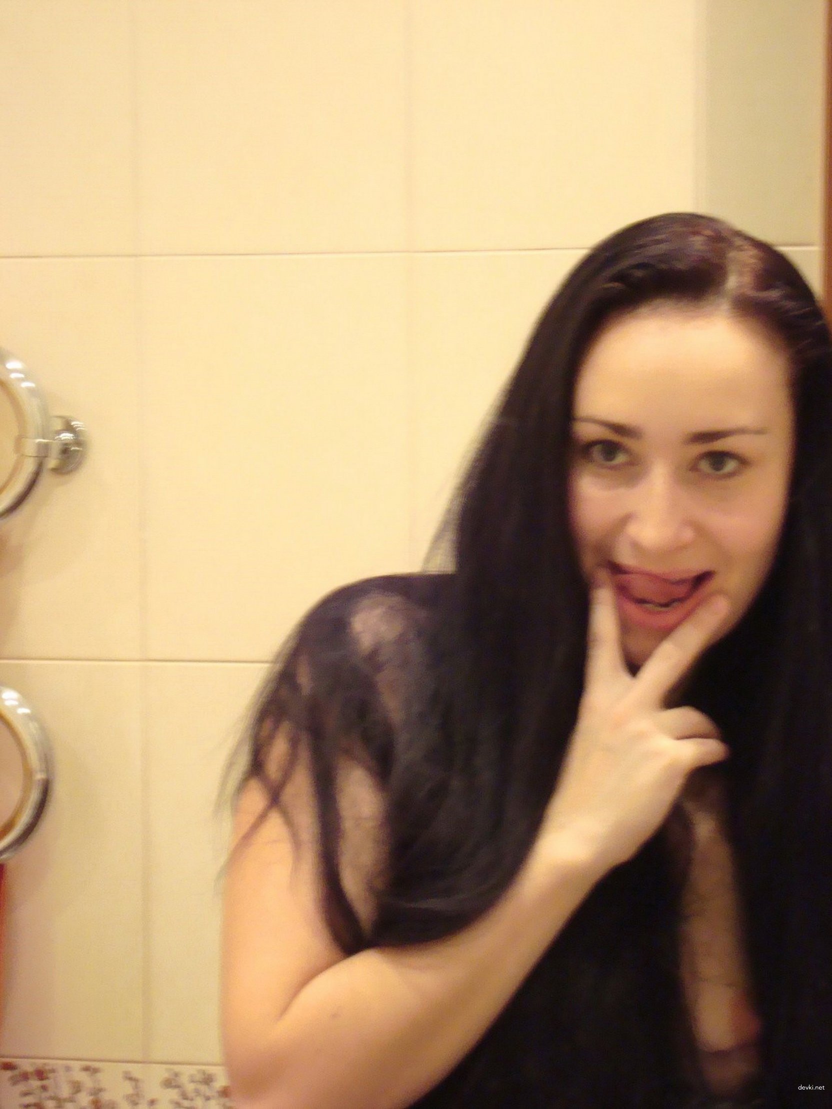 Pregnant Girl Fucks Herself: Solo Masturbation with Big Belly