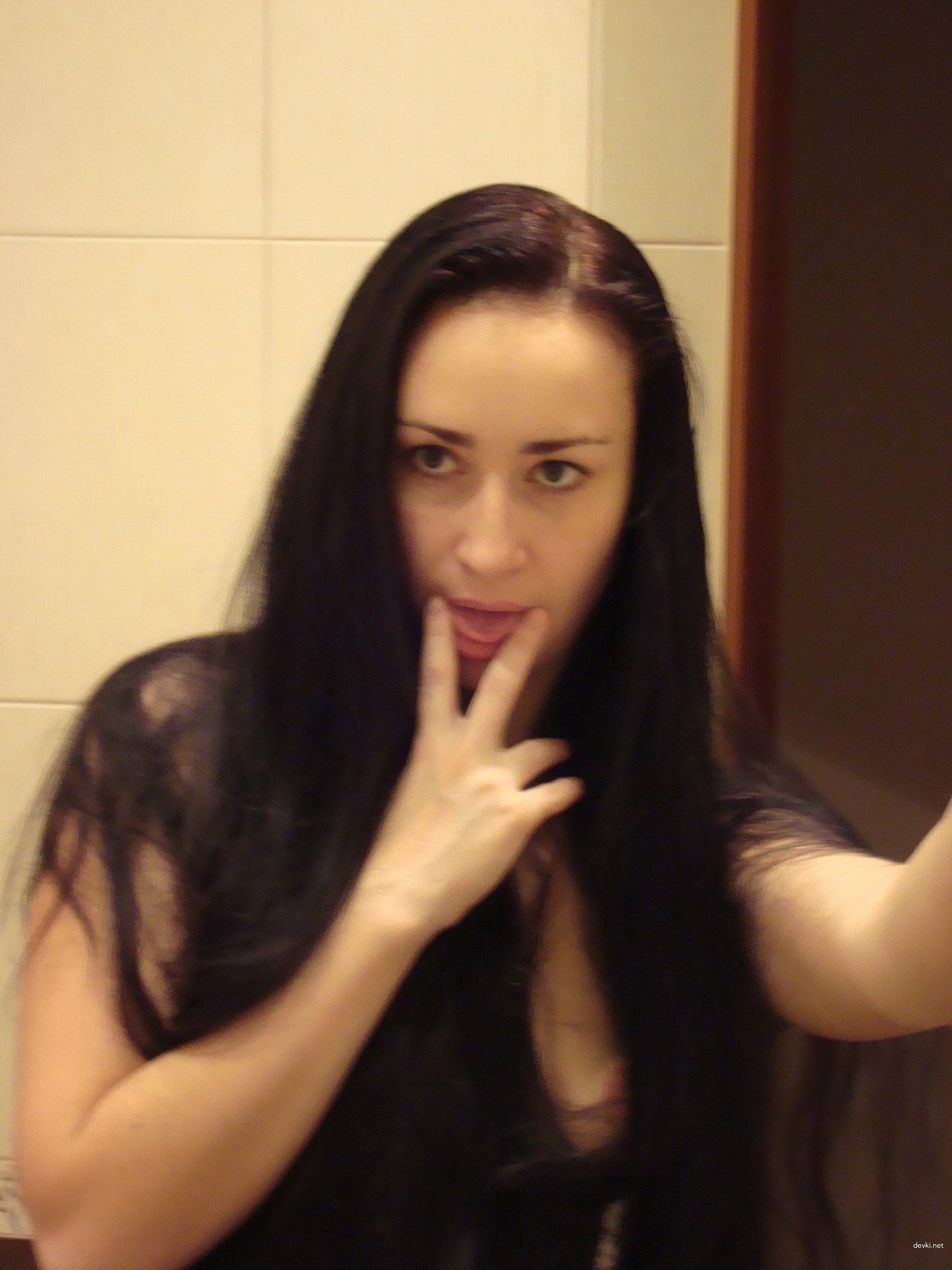 Pregnant Girl Fucks Herself: Solo Masturbation with Big Belly
