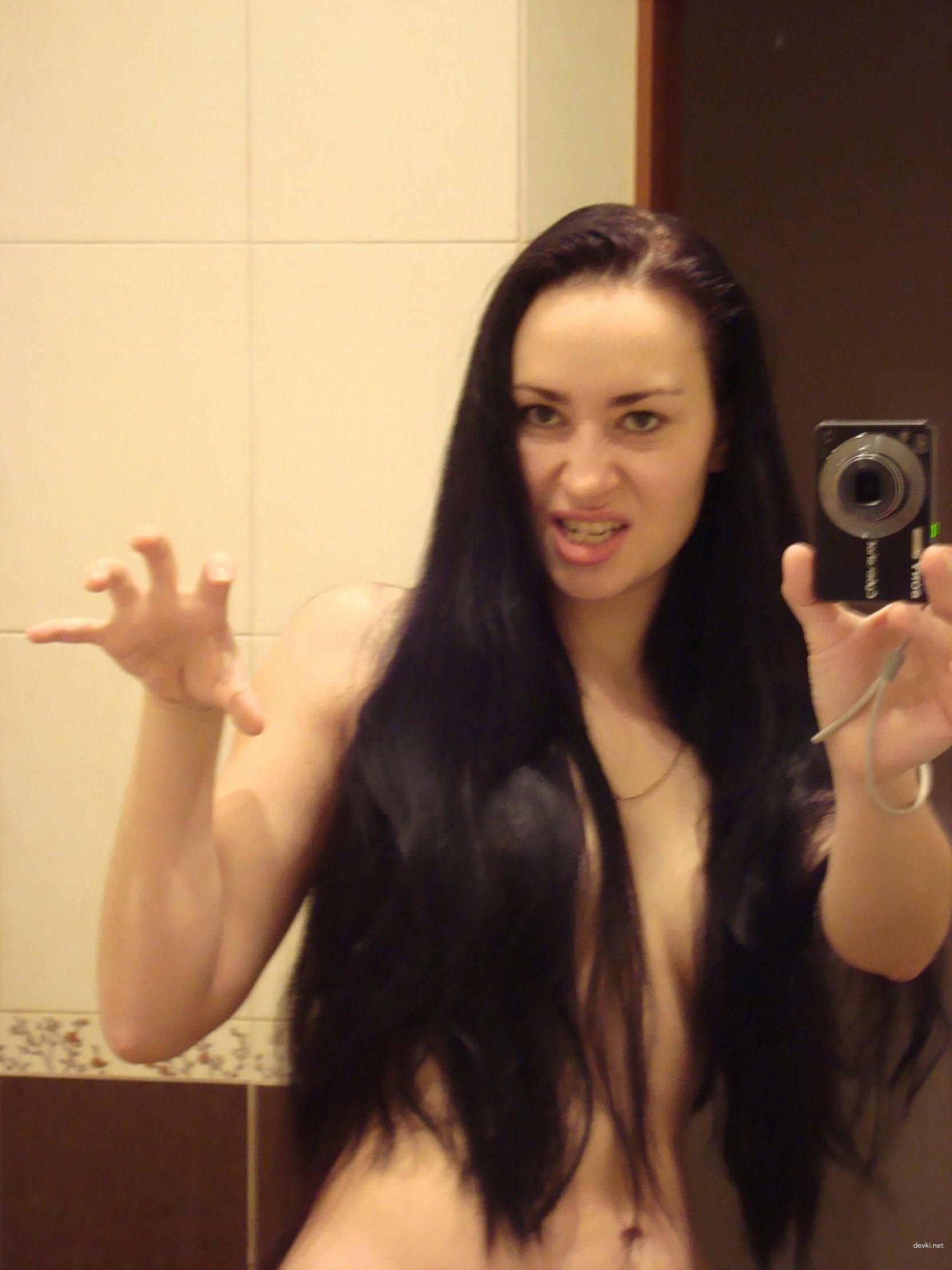 Pregnant Girl Fucks Herself: Solo Masturbation with Big Belly