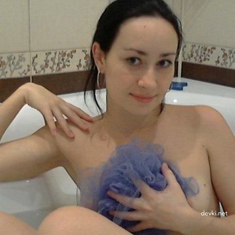 Pregnant Girl Fucks Herself: Solo Masturbation with Big Belly