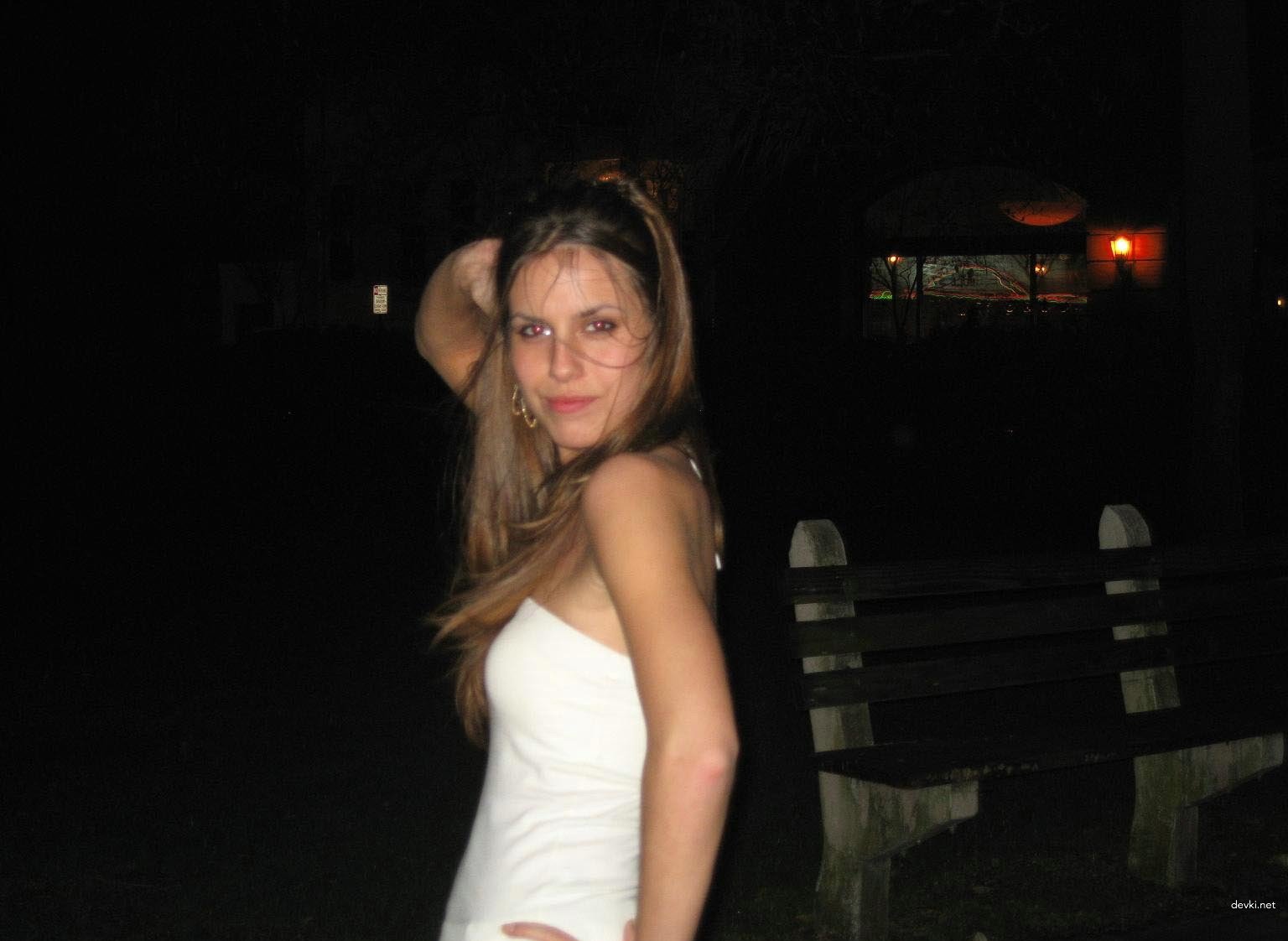 Hot Nude American Girl Exposed in XXX Photo Shoot