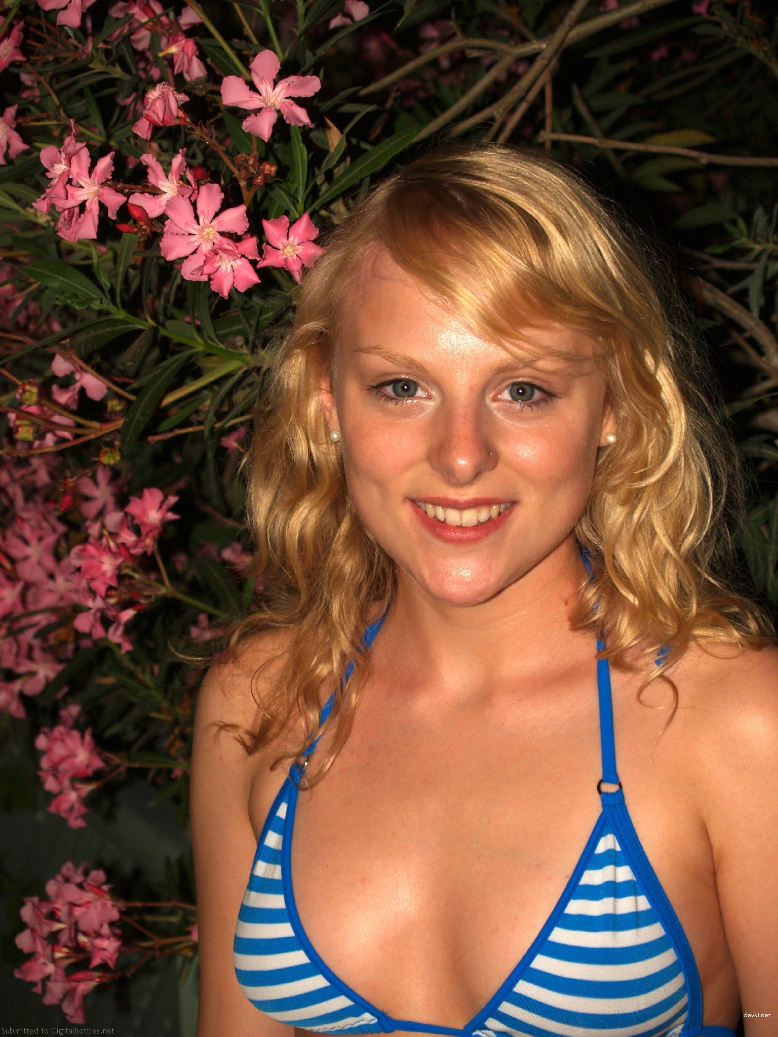 Hot Amateur Girl Home Sex Photos - Explicit XXX Pics