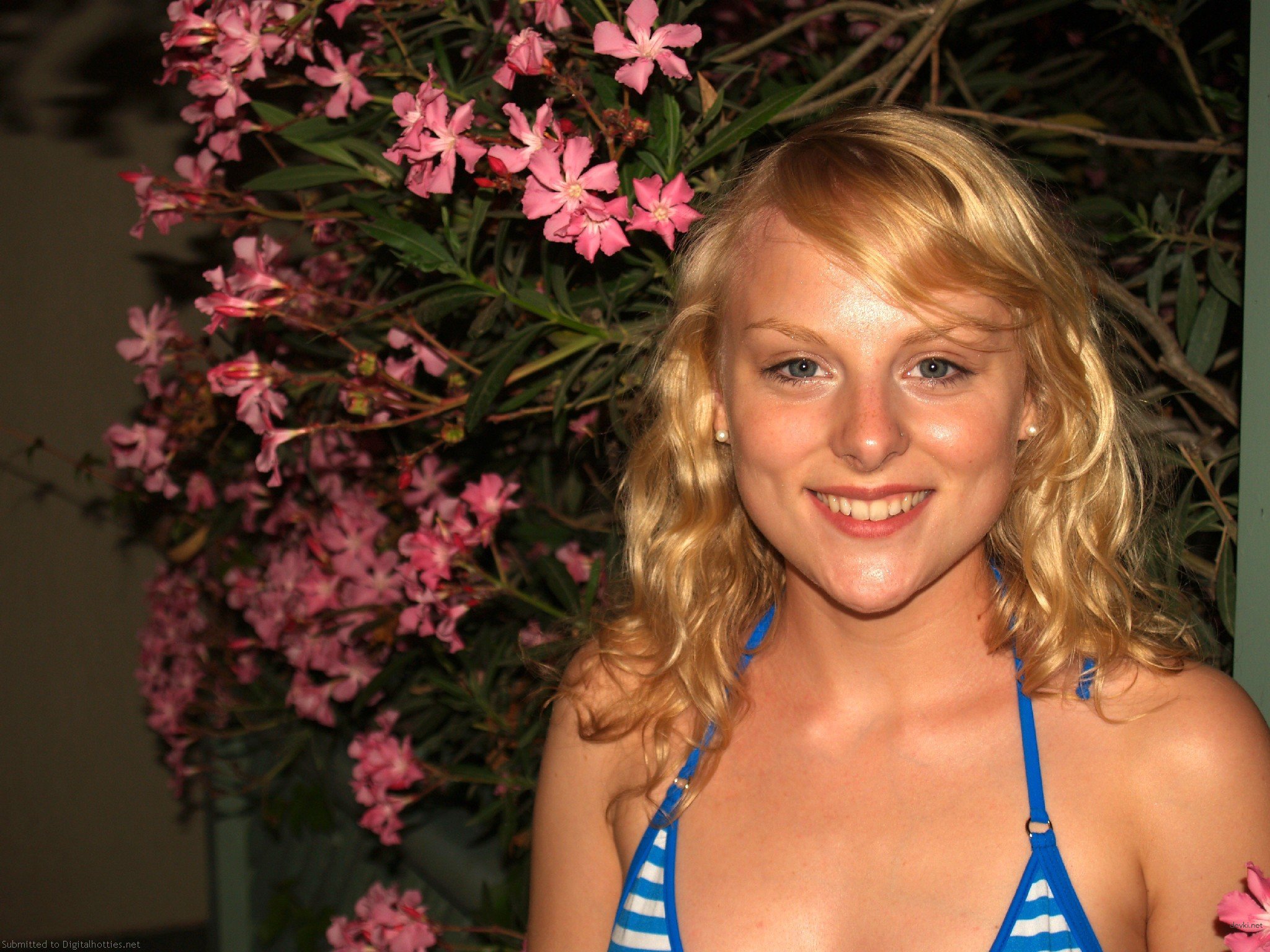 Hot Amateur Girl Home Sex Photos - Explicit XXX Pics