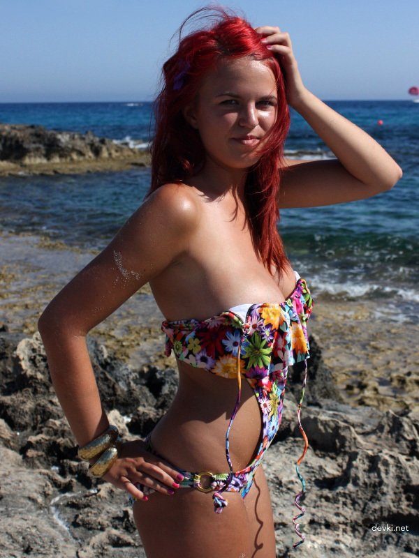 Redhead Girl Shows Tits: Explicit and Bold Photo