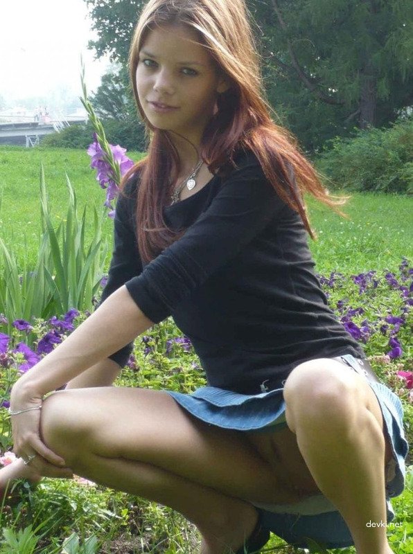 Hot young girl flaunts pussy - Explicit close-up photo