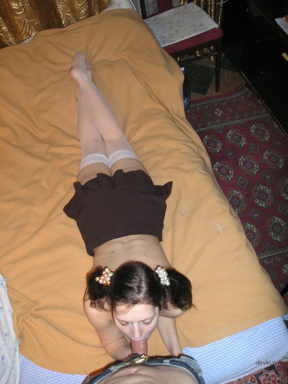 Teen slut deepthroats cock - Young babe gives blowjob