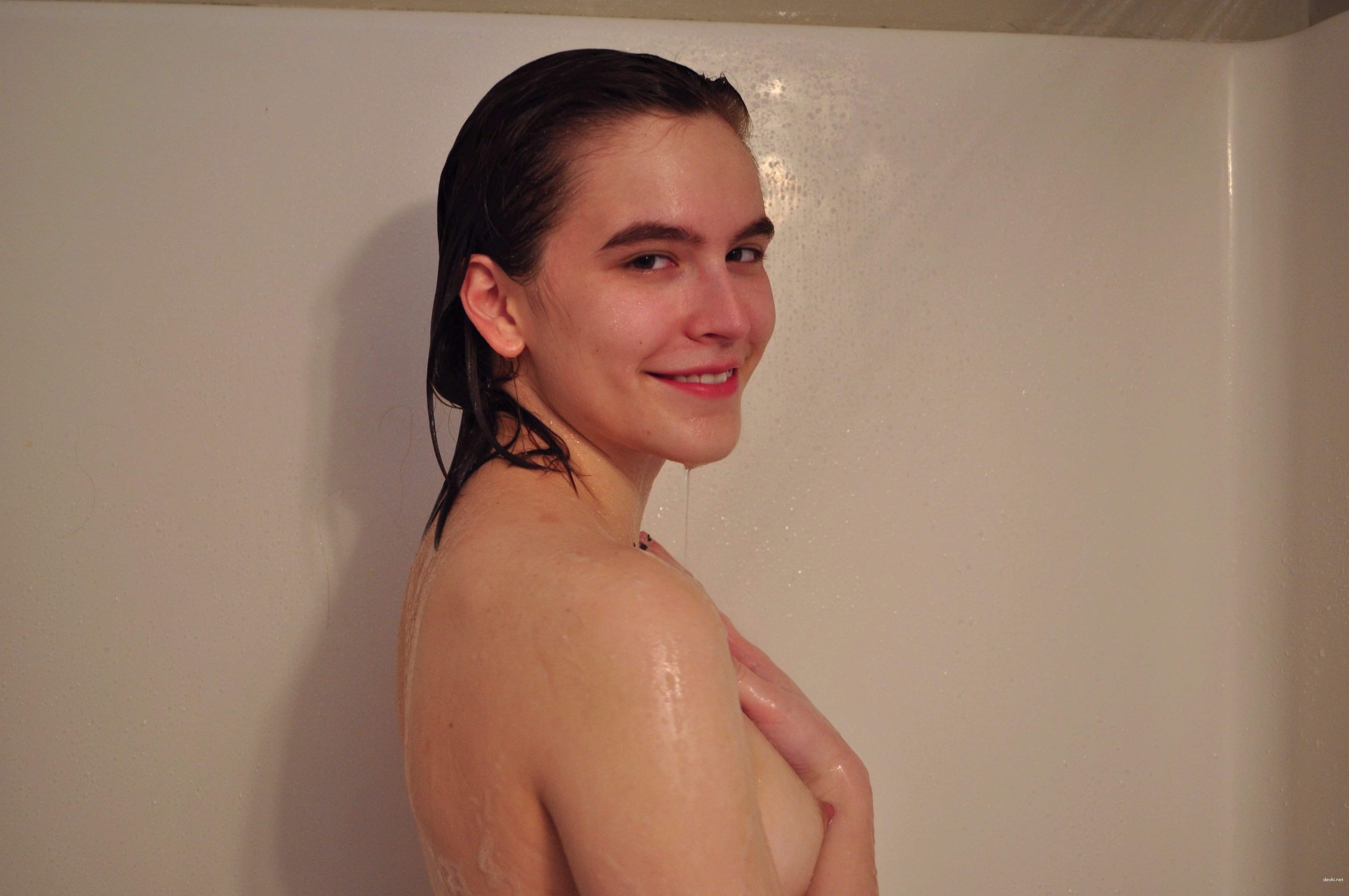 Explicit Teen Girl with Short Hair Undresses for Photoshoot