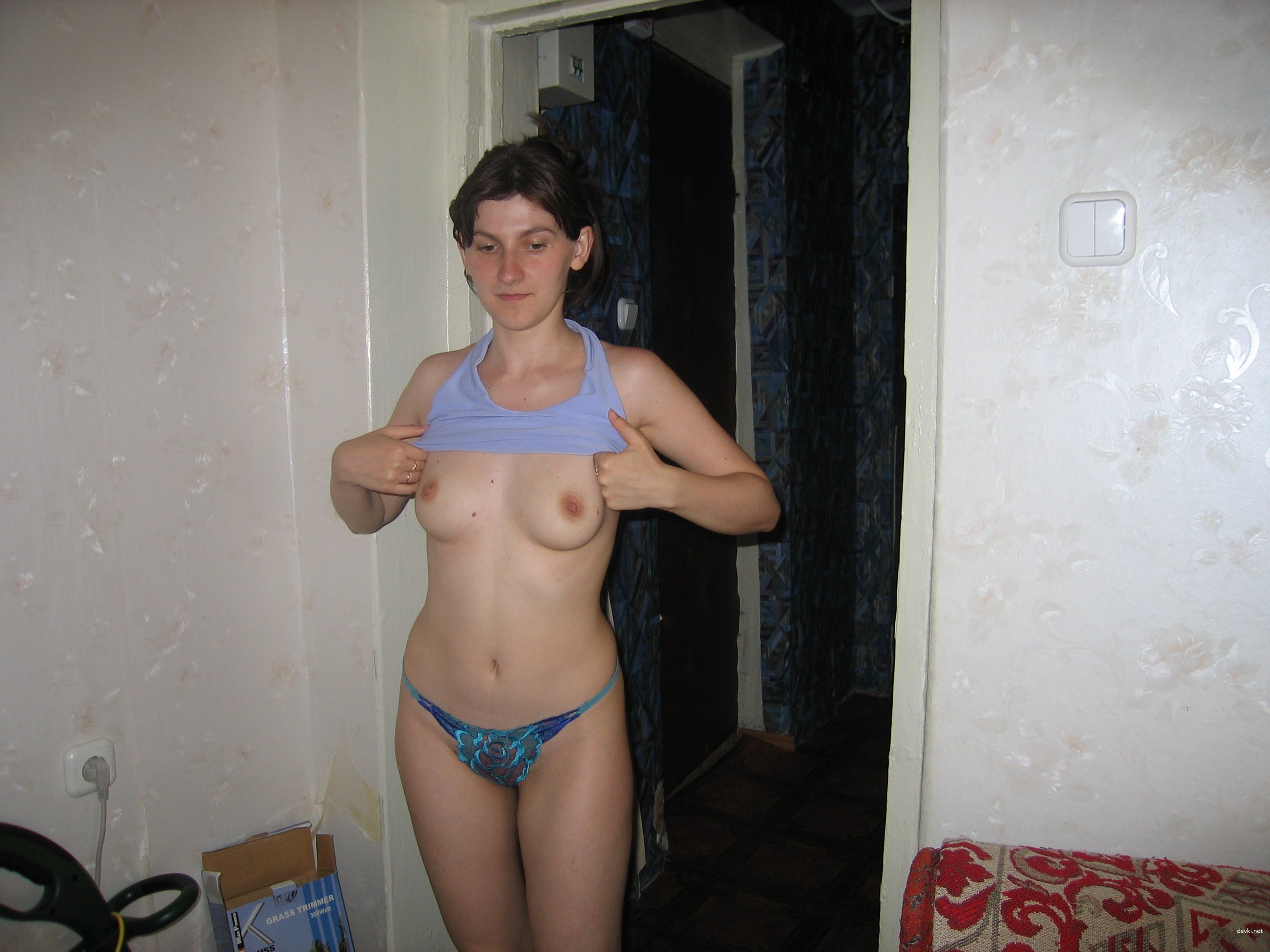 Hot Young Mom Deserves to Be Watched - Explicit MILF Photos