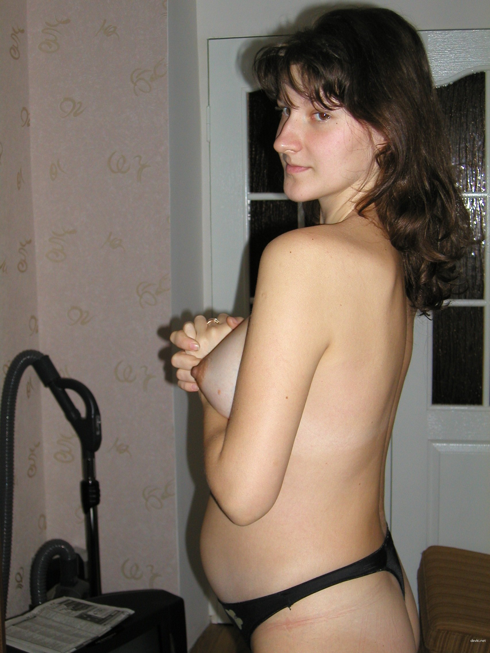 Hot Young Mom Deserves to Be Watched - Explicit MILF Photos