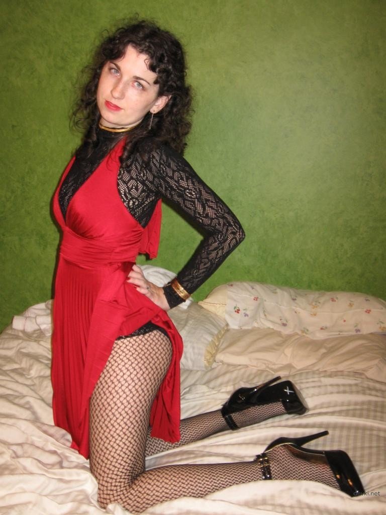 Girl wants everyone to see her tits and pussy - Explicit exhibitionist photo
