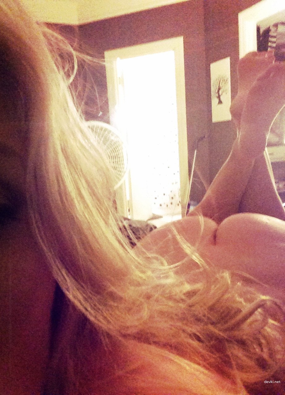 Hot Girls Compilation: Stunning Babes in Seductive Poses!