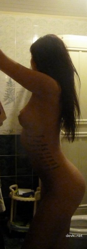 Naked Tattooed Babe: Explicit Photo of Hot Chick Showing It All