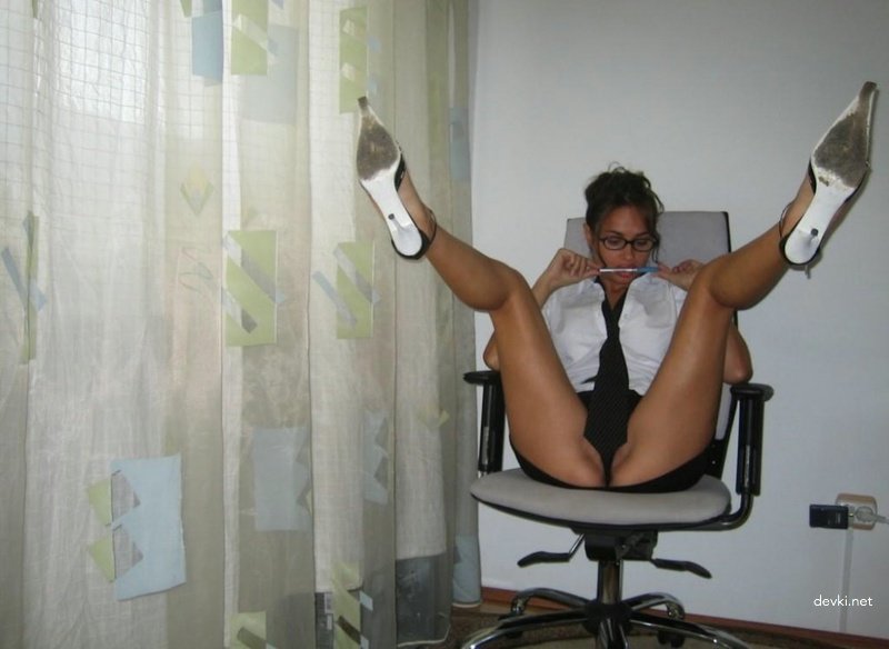 Seductive Mulatto in Sexy Outfit: Hot and Explicit Photoshoot