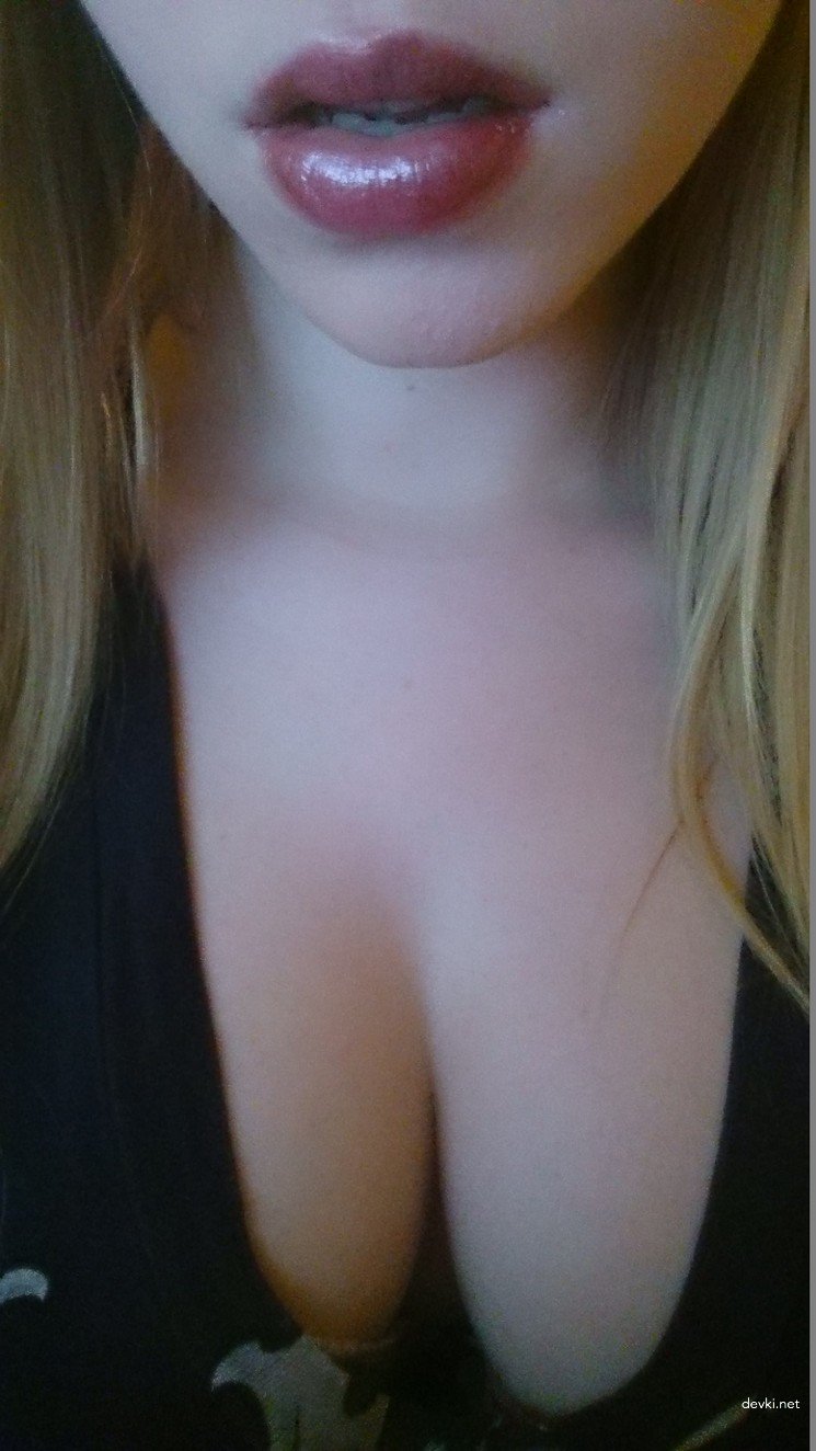 Big Boobed Girl: Explicit Busty Babe with Huge Tits and Cleavage