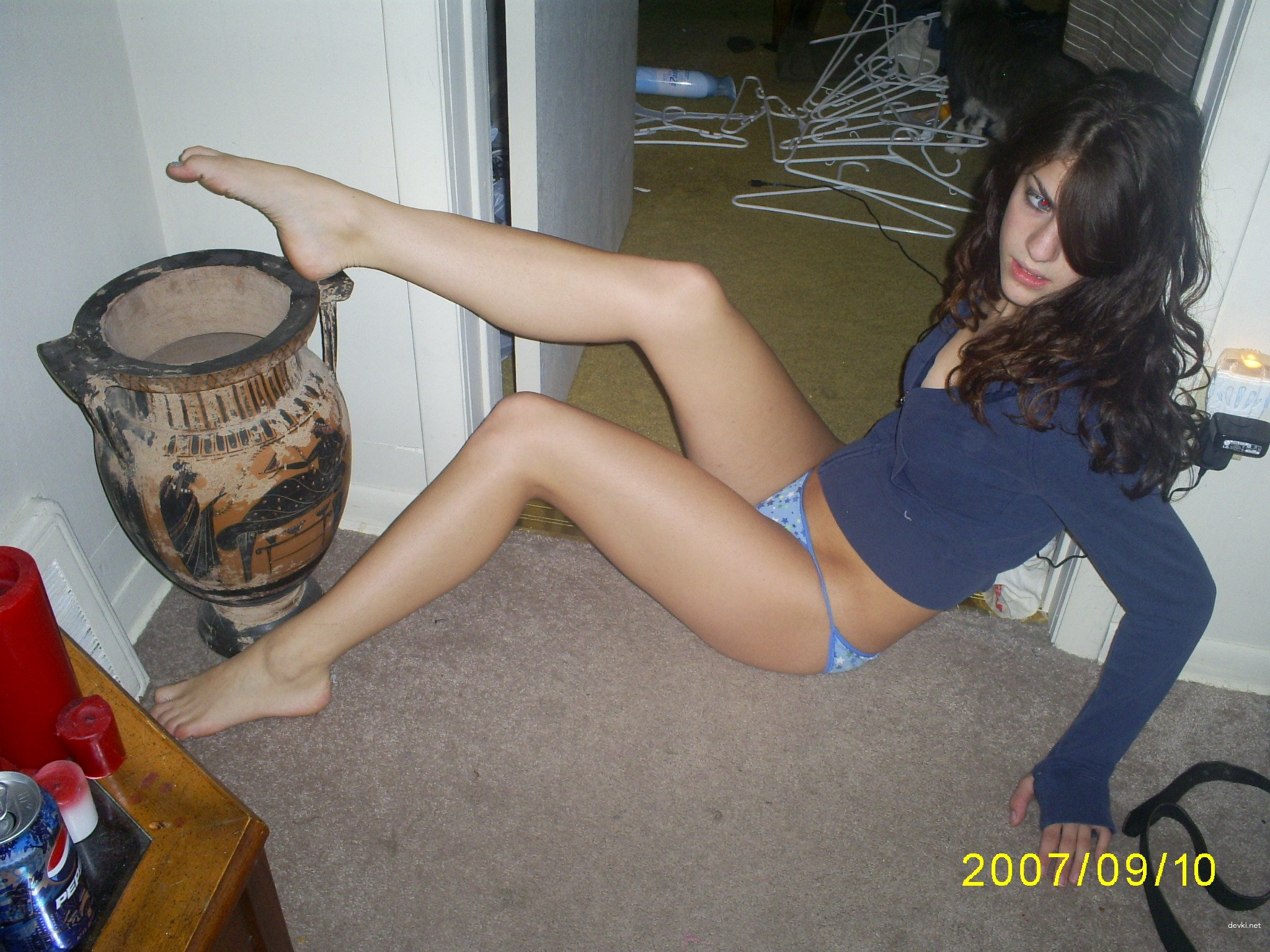 Explicit Home Photos of Young Girl - Naughty and Seductive Shots