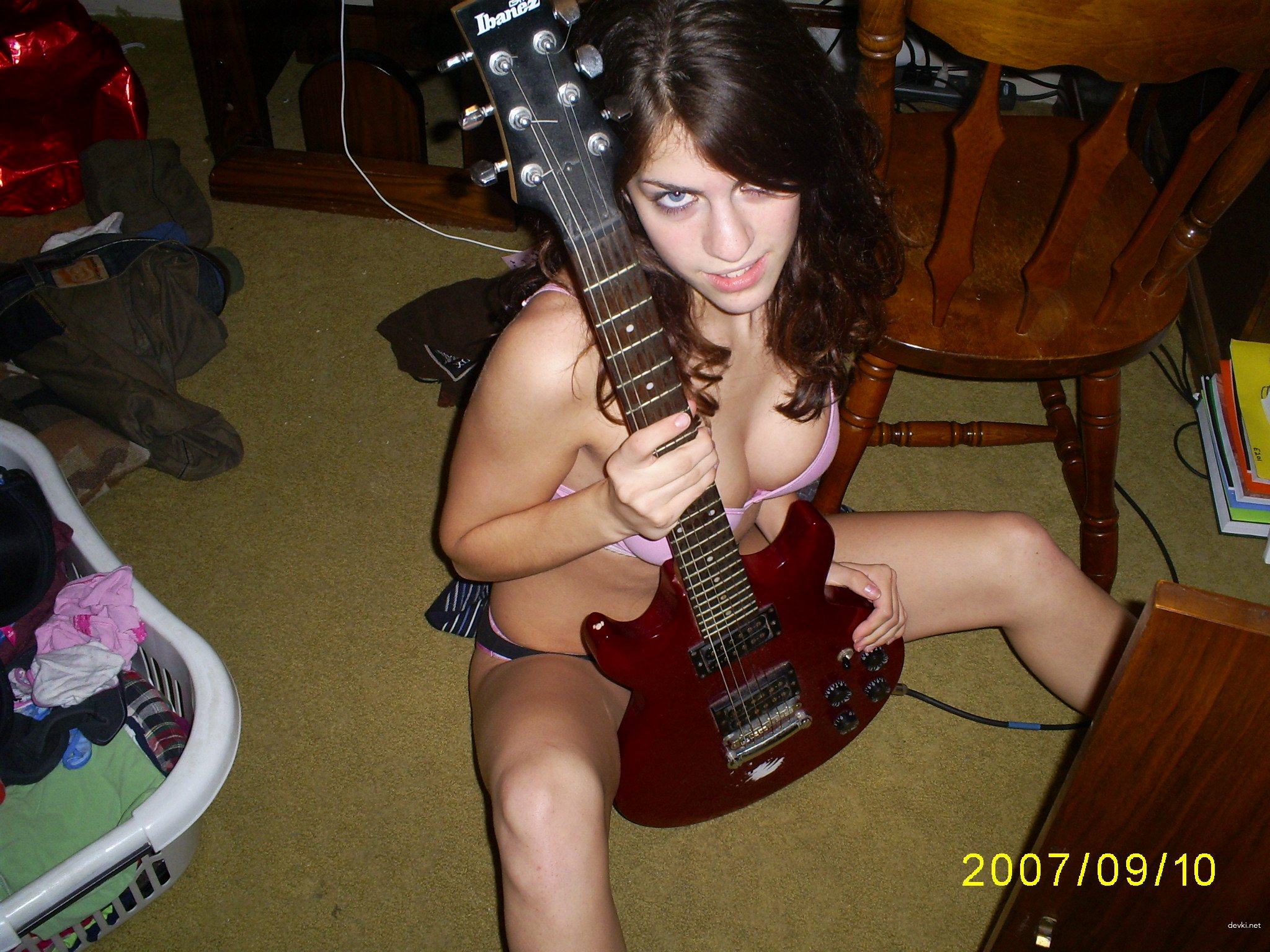 Explicit Home Photos of Young Girl - Naughty and Seductive Shots