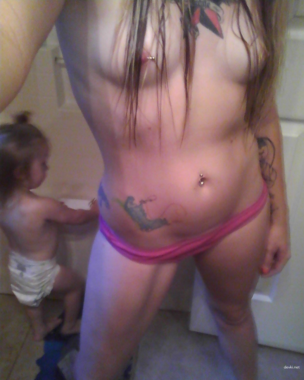 Explicit Young Mother Nude: Sensual Photo of Naked Mom