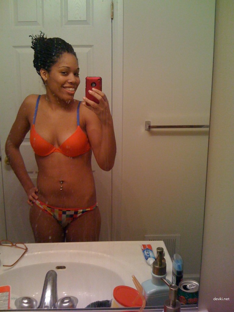 Black Girl Poses Naked: Explicit Photo Shoot with Naked African American Woman