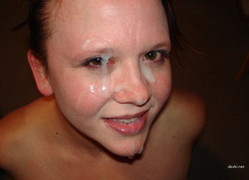 Facial Cumshot Delight: Hot Babe Takes Massive Load on Her Pretty Face