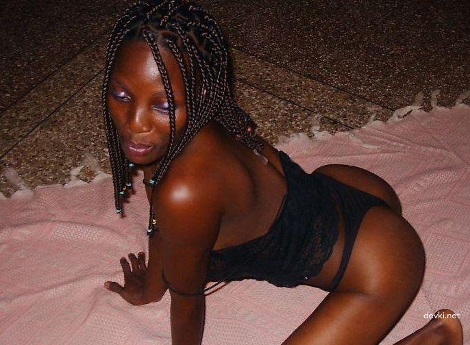 Juicy Ebony Babe: Tempting and Sultry Black Woman Exposing Her Curves