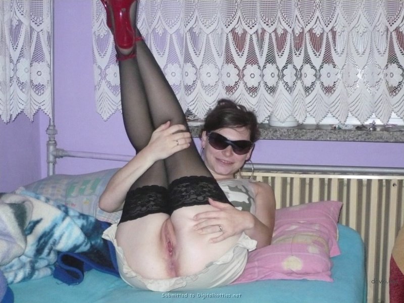 Glasses-wearing babe gives blowjob to friend - Explicit amateur oral sex