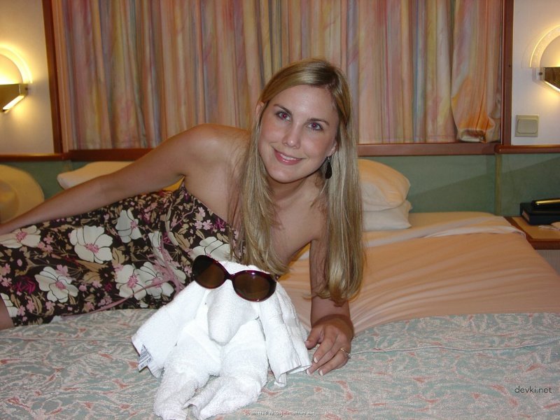 Honeymoon Report: Explicit Newlywed Porn