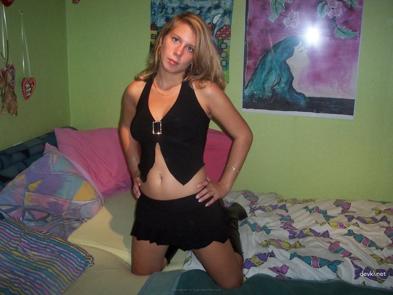 Offering her lover her tight hole - Explicit amateur porn