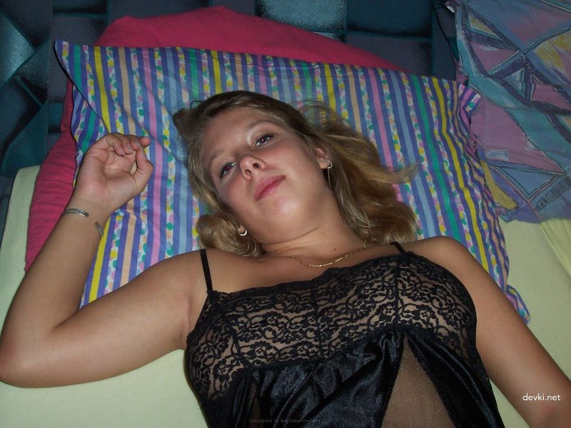 Offering her lover her tight hole - Explicit amateur porn