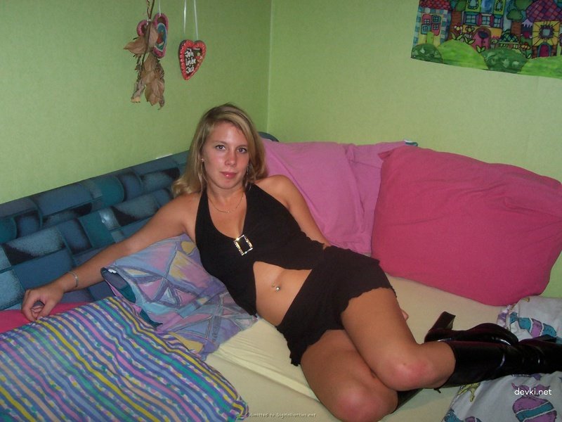 Offering her lover her tight hole - Explicit amateur porn