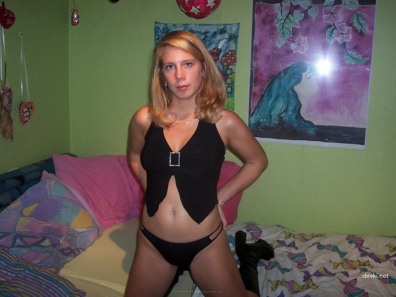 Offering her lover her tight hole - Explicit amateur porn