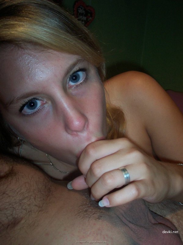 Offering her lover her tight hole - Explicit amateur porn