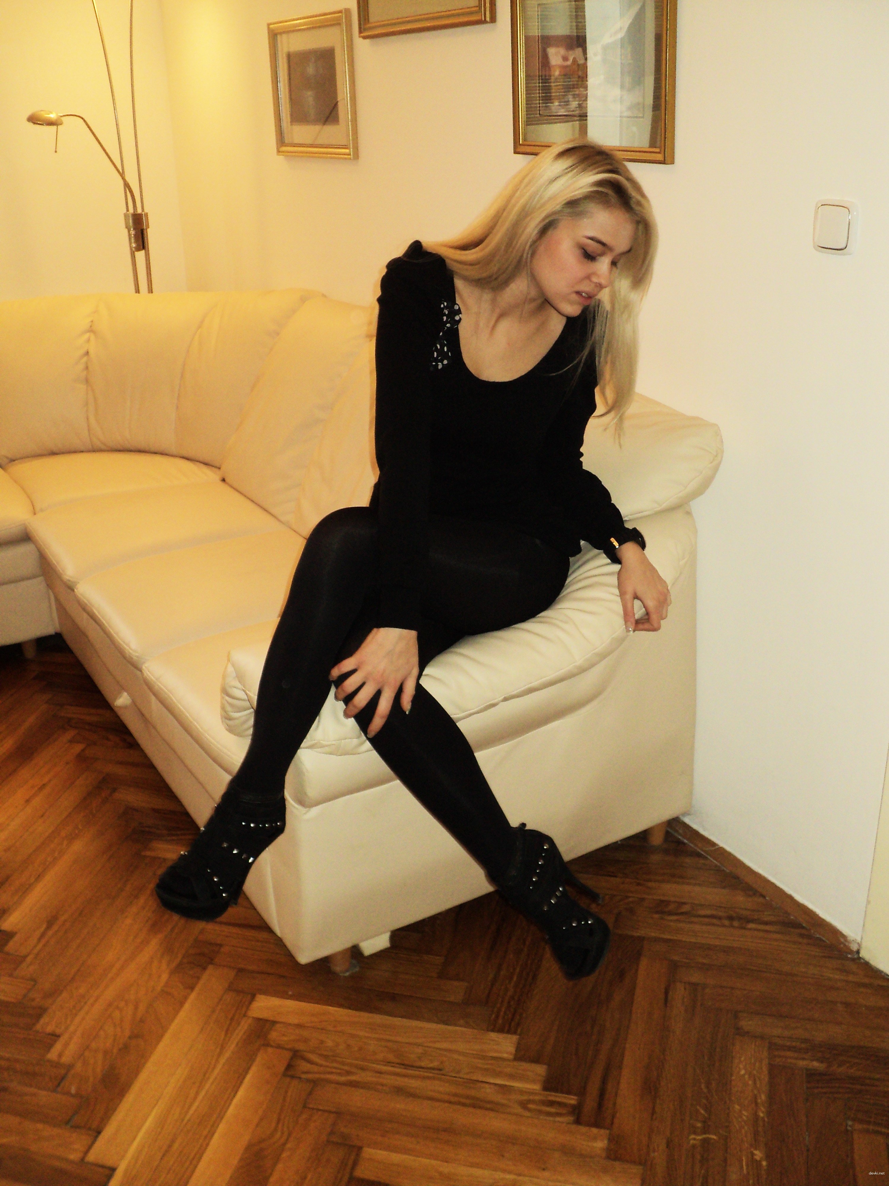 Explicit Nude Photos of a Sexy Girl - Erotic Naked Girl Pics