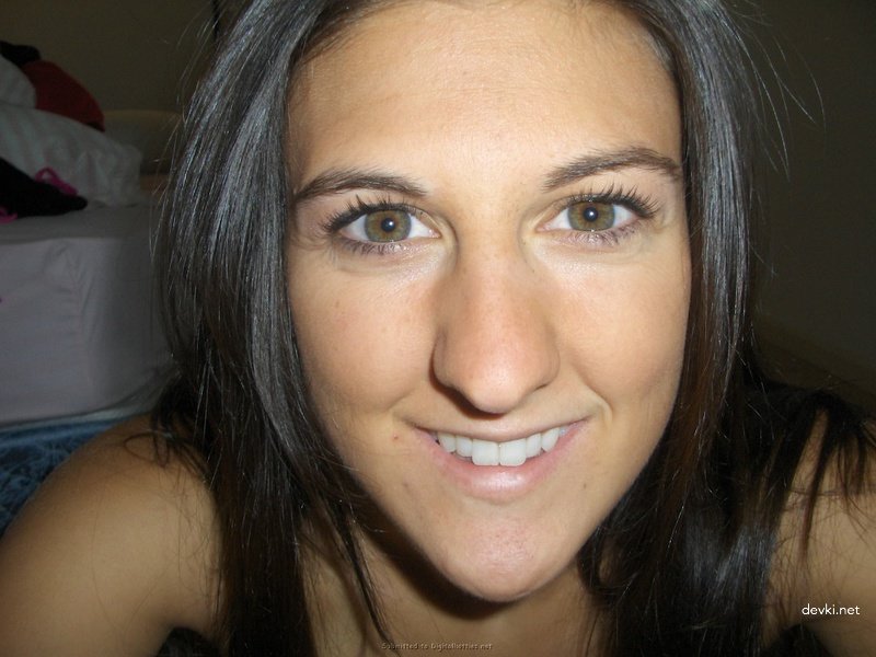 Amateur Photos of Young Student - Explicit Selfies and Naughty Poses
