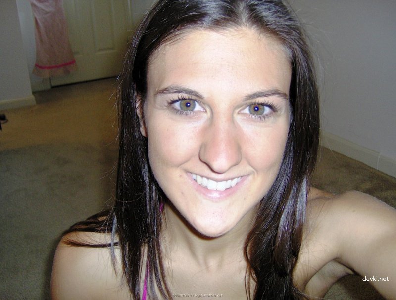 Amateur Photos of Young Student - Explicit Selfies and Naughty Poses