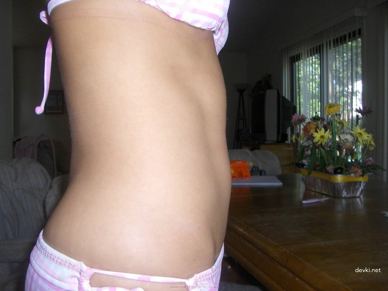 Amateur Photos of Young Student - Explicit Selfies and Naughty Poses