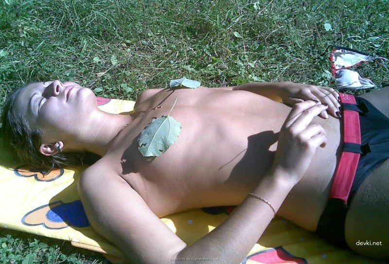 Explicit Photos of Young Girlfriend: Intimate and Sensual Shots