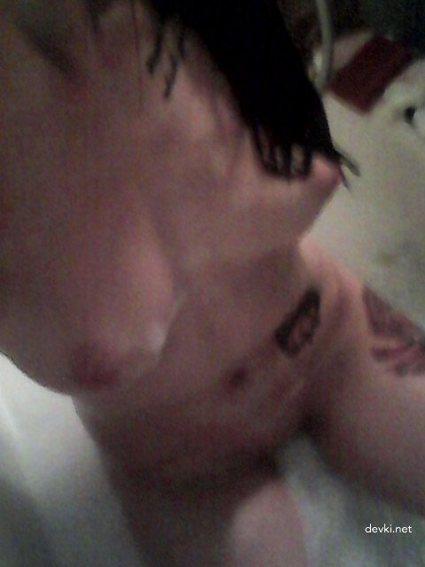 Selfie Nude: Explicit Solo Naked Photo