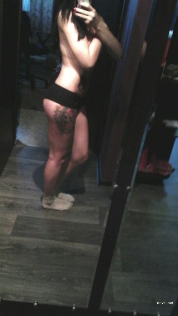Selfie Nude: Explicit Solo Naked Photo