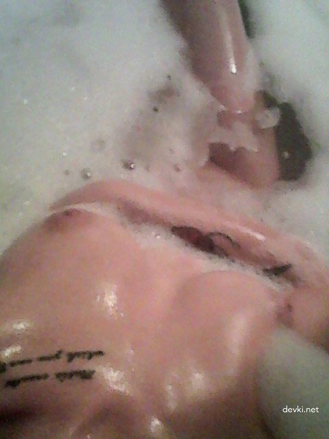Selfie Nude: Explicit Solo Naked Photo