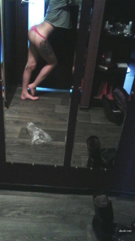 Selfie Nude: Explicit Solo Naked Photo