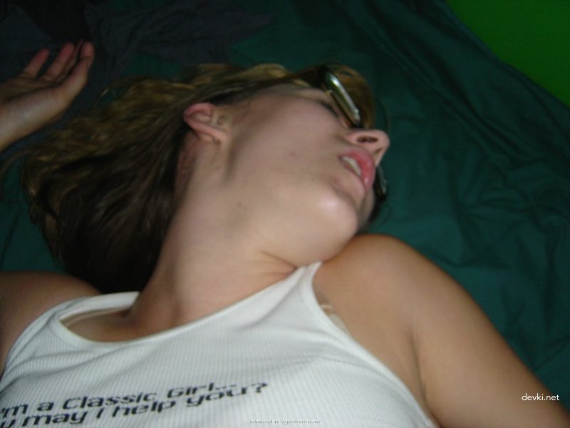 Man fucks juicy pussy hard - explicit hardcore porn photo