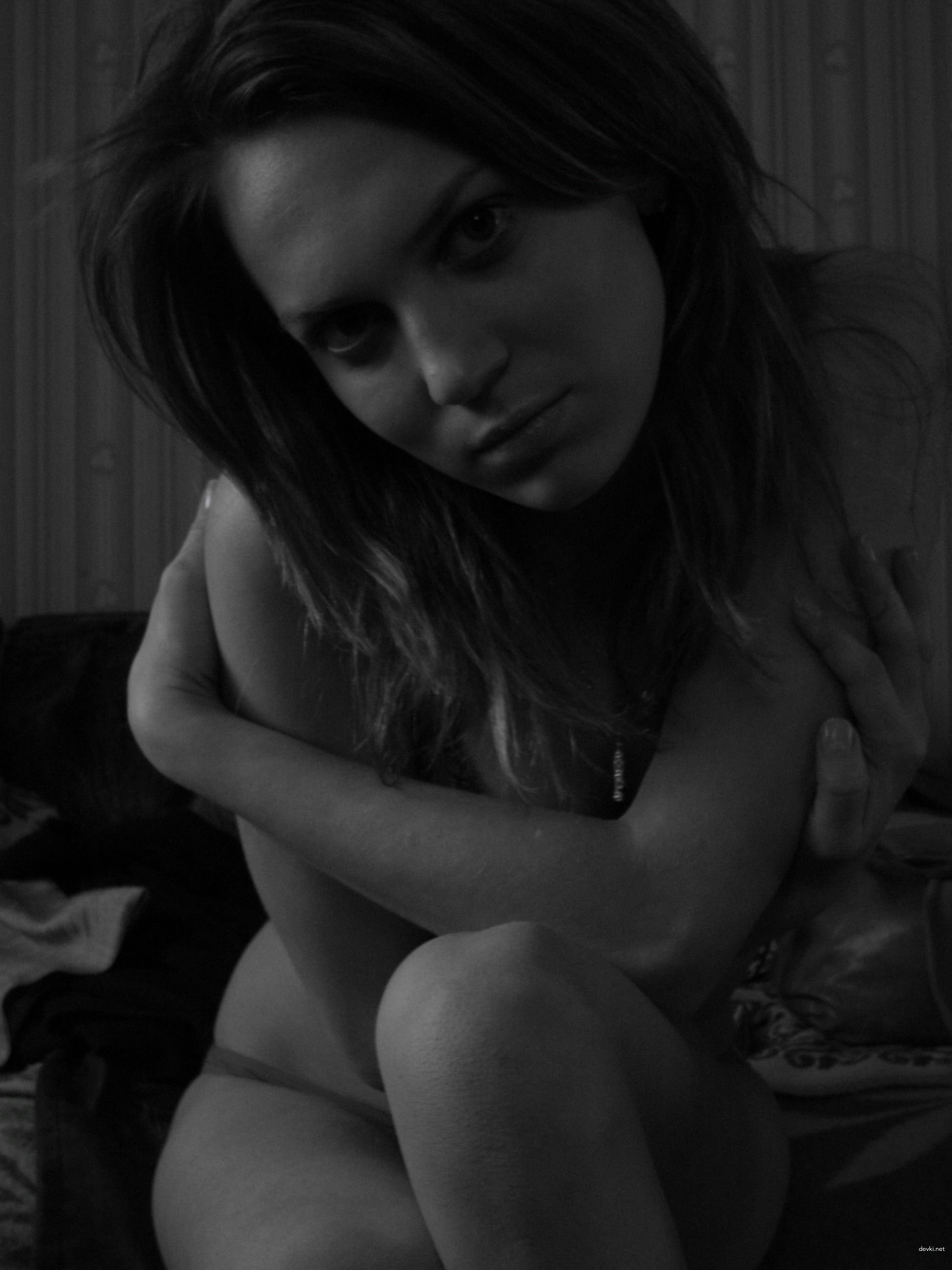 Naked girl post-shower: Explicit nude photo shoot