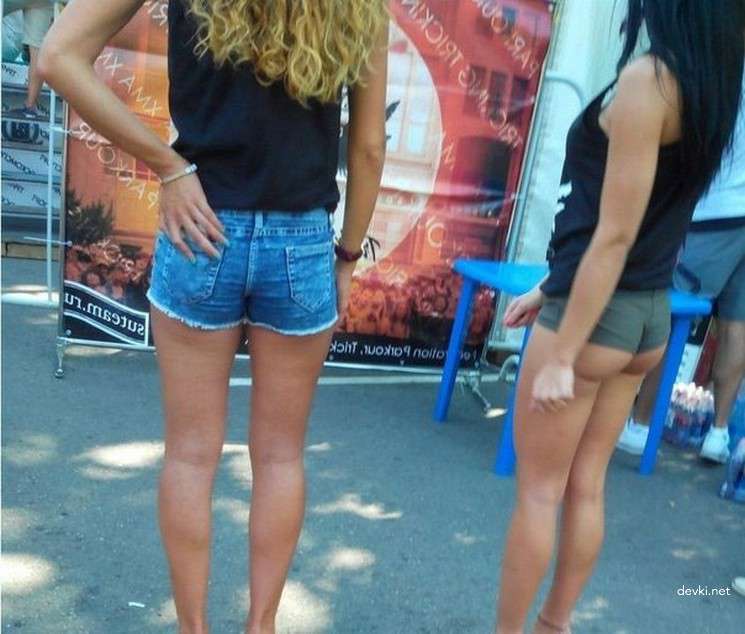 Sexy Young Girls' Butts in Short Shorts - Explicit Booty Display
