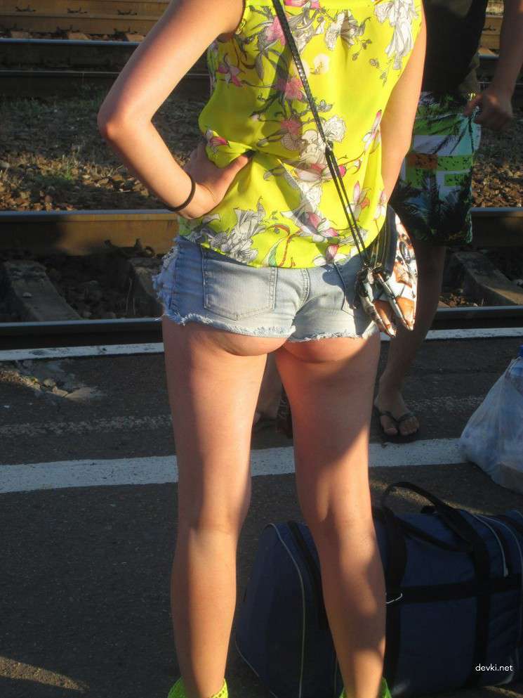 Sexy Young Girls' Butts in Short Shorts - Explicit Booty Display