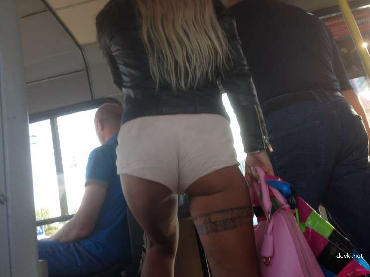 Sexy Young Girls' Butts in Short Shorts - Explicit Booty Display
