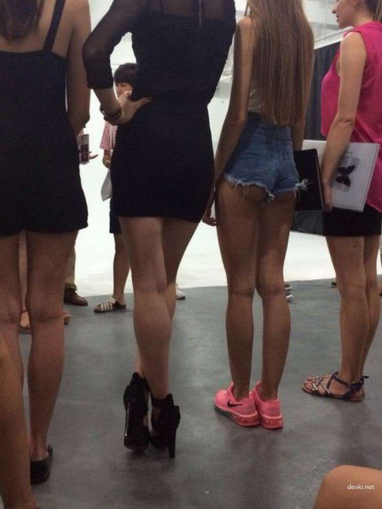 Sexy Young Girls' Butts in Short Shorts - Explicit Booty Display